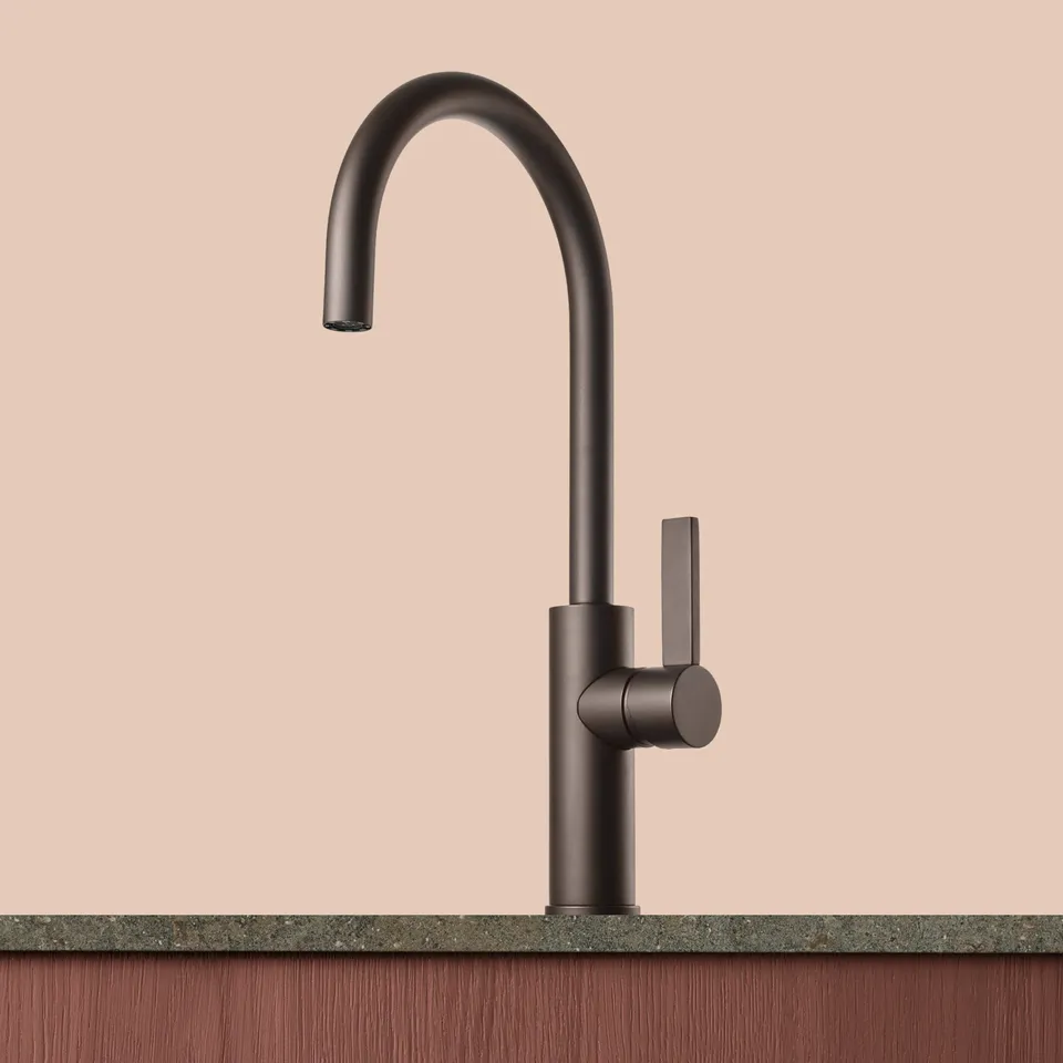 Toniton Arch 02 kjøkkenbatteri bronse oppvask