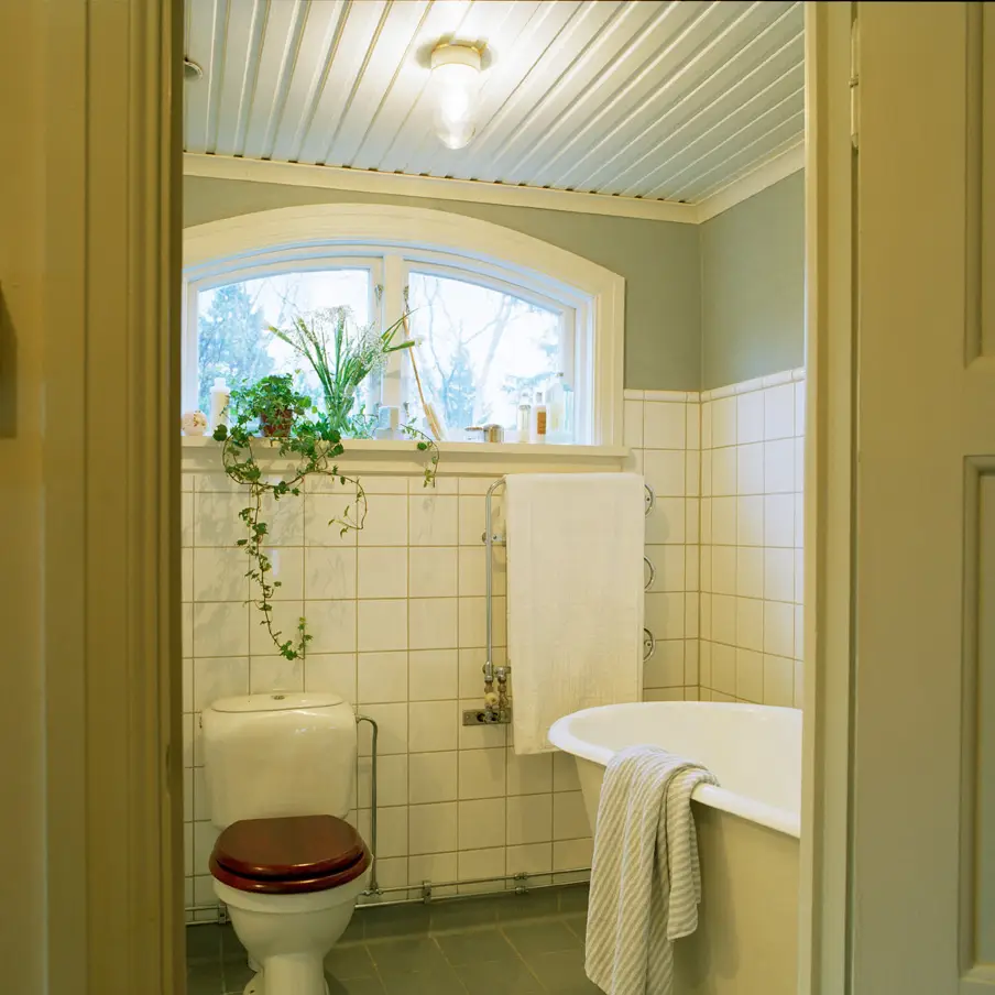 Gysinge porselenslampe skrå hvit vegglampe glass