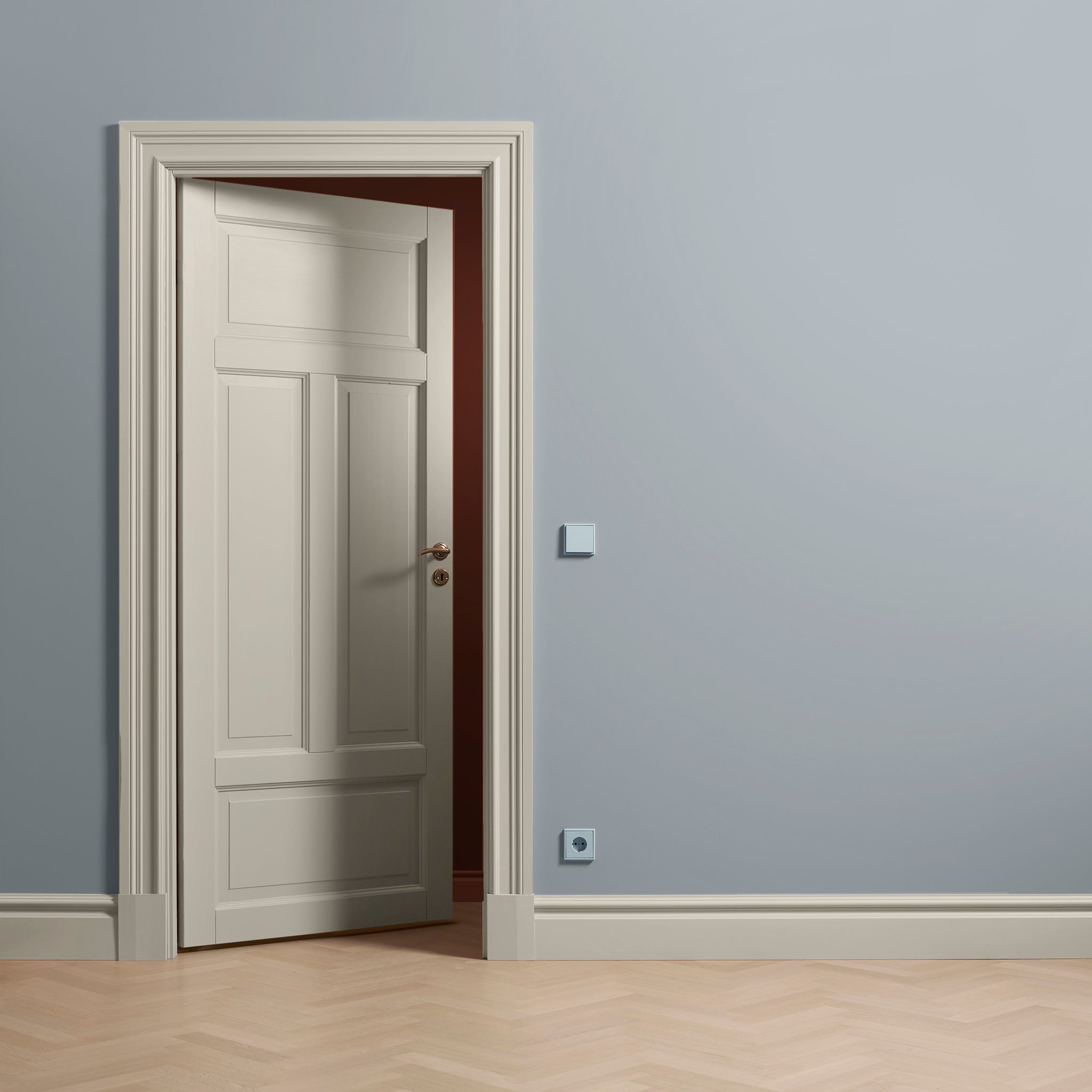 Toniton Pale Blue 02 bryter og uttak matt