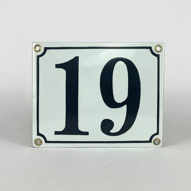Ovolin Emaljeskilt 19 husnummer 15x12 cm hvit