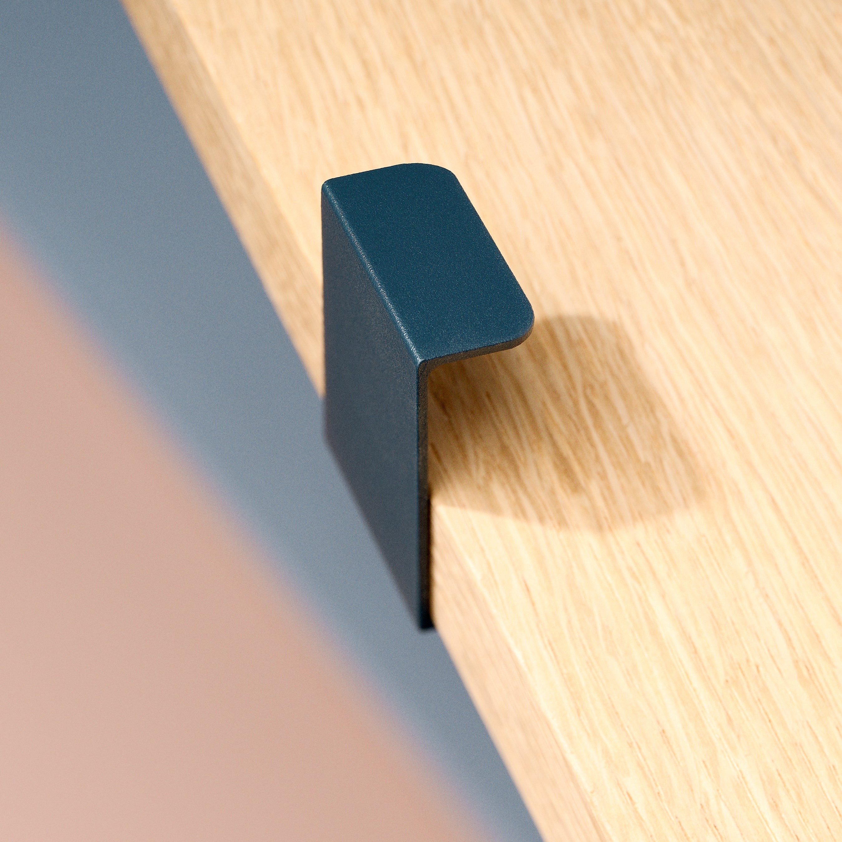 Toniton Hide 40 møbelhåndtak 40 mm deep blue