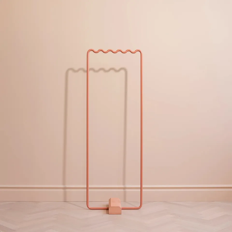Toniton Sine Hanger Small klesstativ lys peach