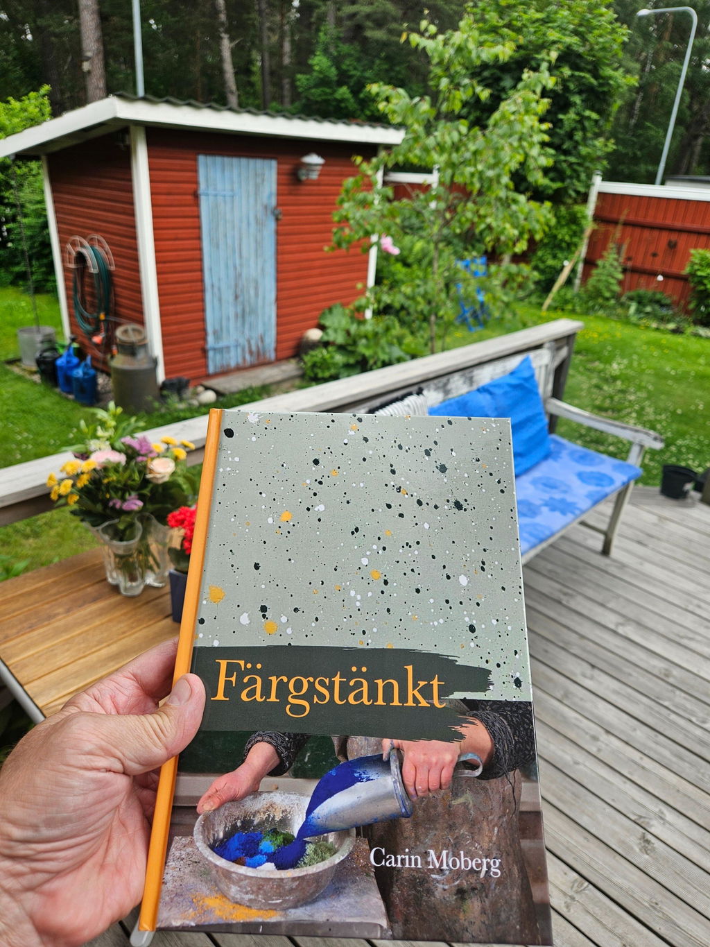 Ovolin Färgstänkt bok fargesetting inne og ute