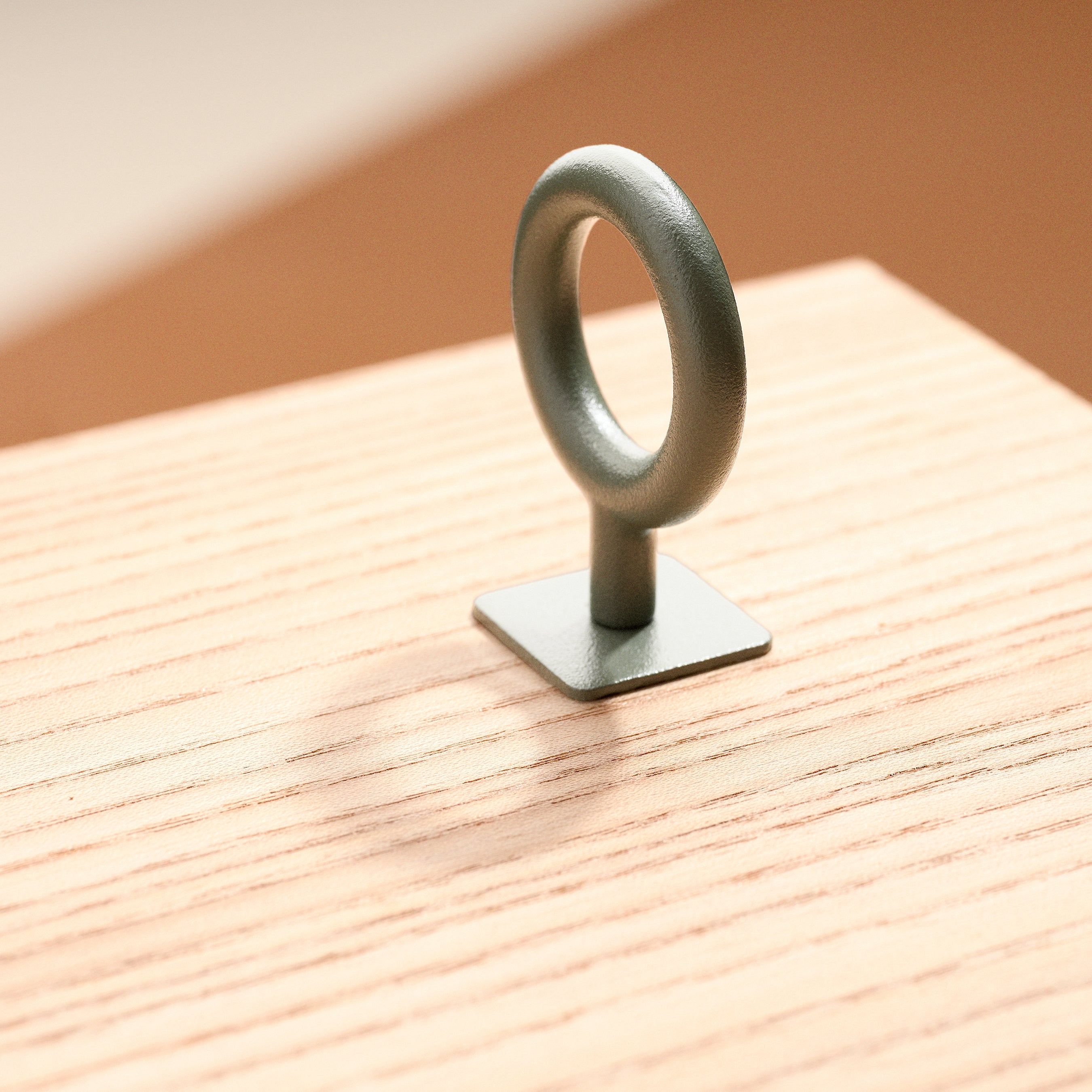 Toniton Key knotthåndtak ash green metall