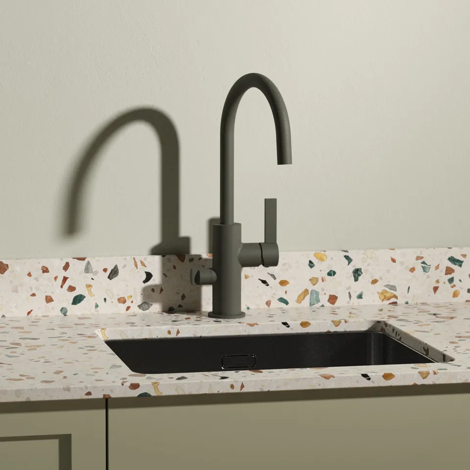 Toniton Arch 02 kjøkkenbatteri ash green med ventil